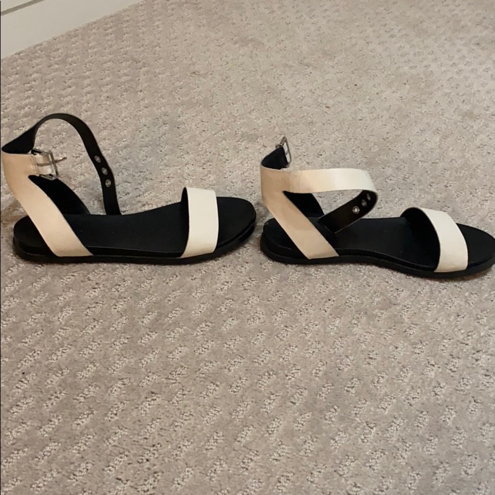 Sandals - Picture 2 of 3